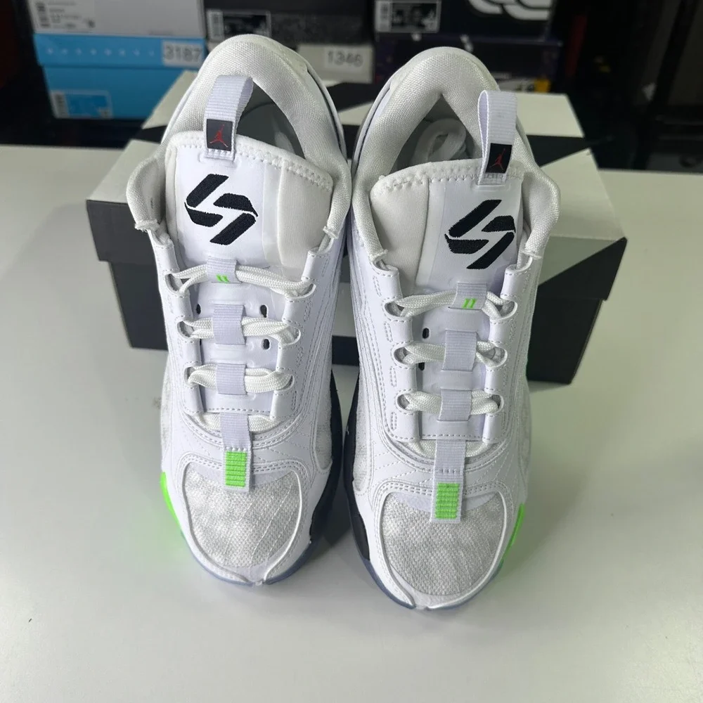 Nike Luka 2 Big Kids' Shoes (DZ3498-103, White/Green Strike/Black) Size 7Y/W 8.5